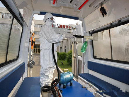 如何從地下室除濕機中排水？